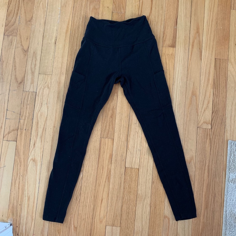 Beyond Yoga leggings with side pockets Size Small